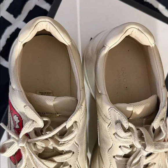 Gucci Off-White Sneakers with Red Lips Design - Picture 4 of 6